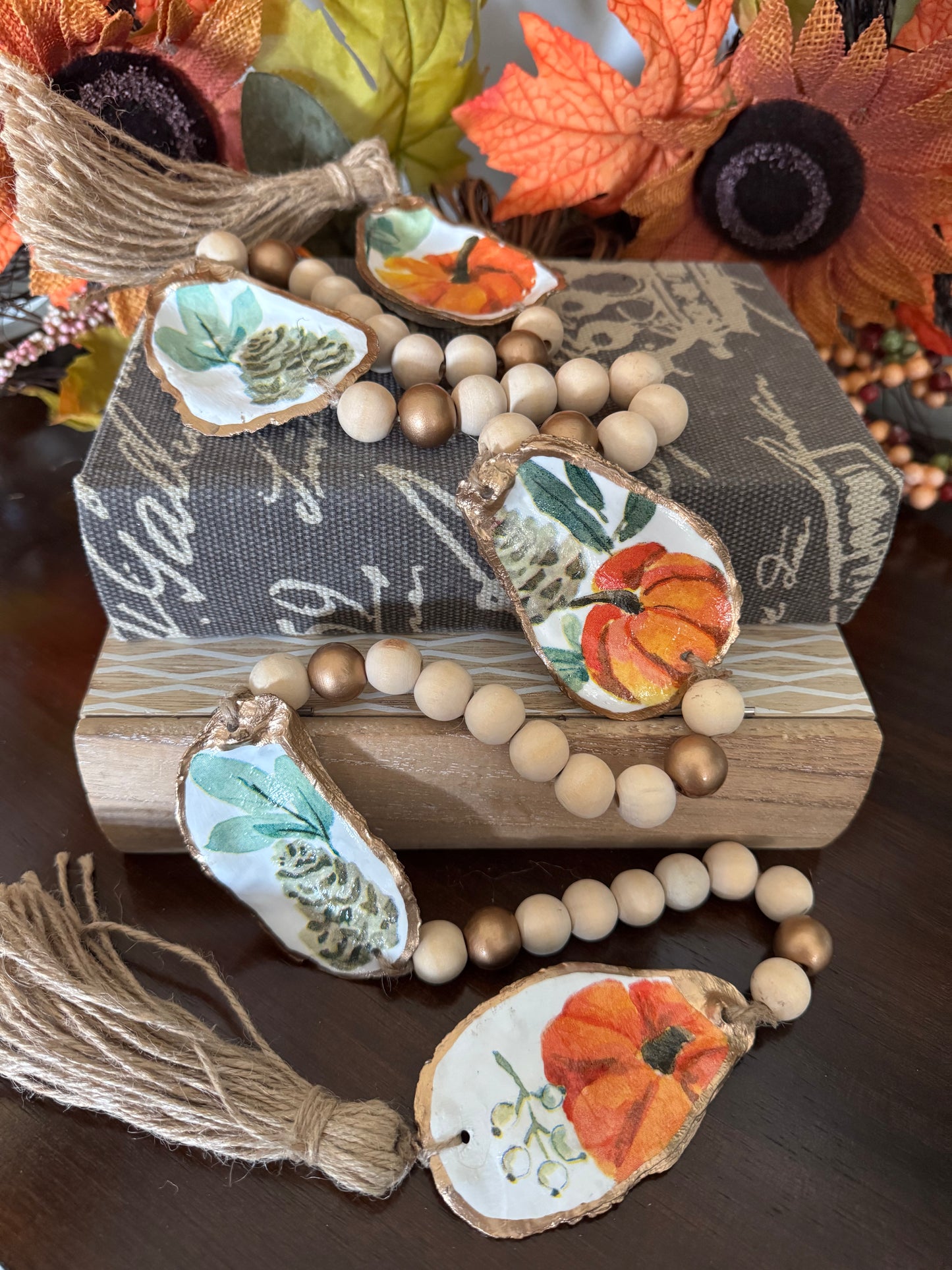 Pumpkin oyster garland - The Sandy Santa