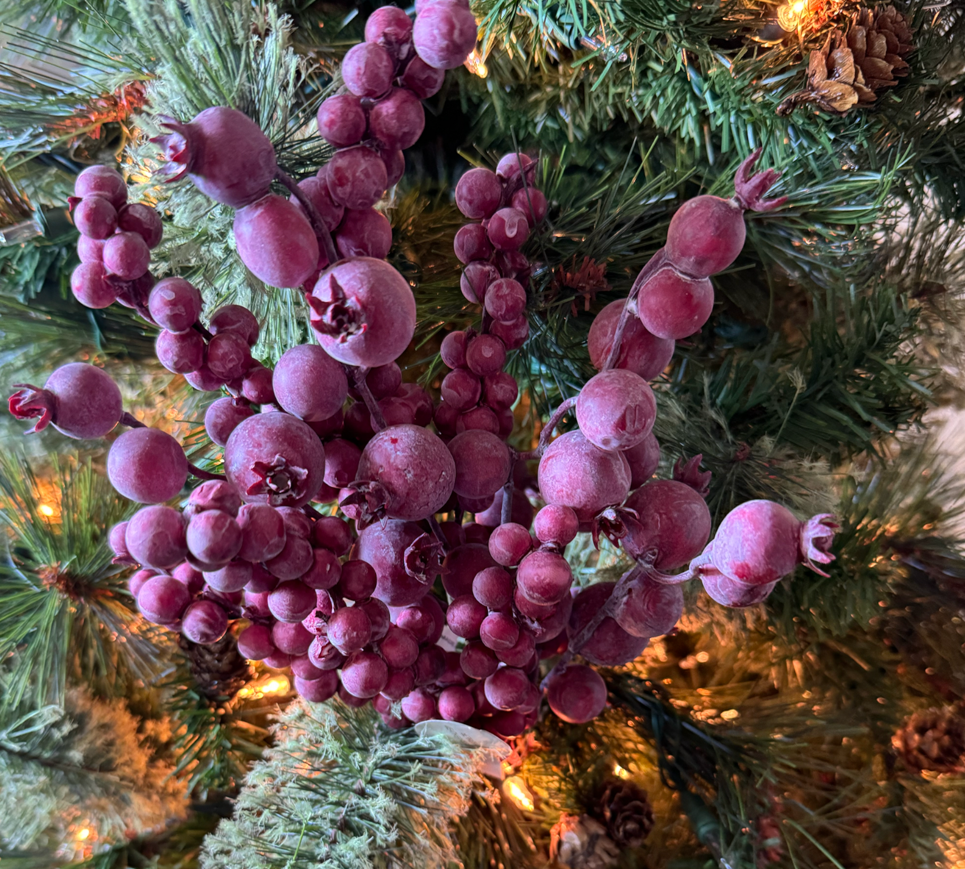 Weathered Berry Spray - The Sandy Santa