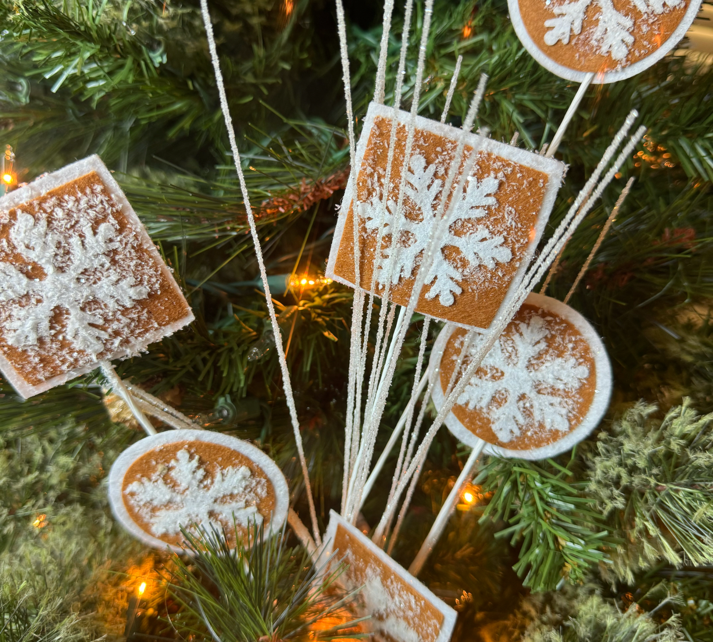 Frosted Gingerbread Cookie Spray - The Sandy Santa
