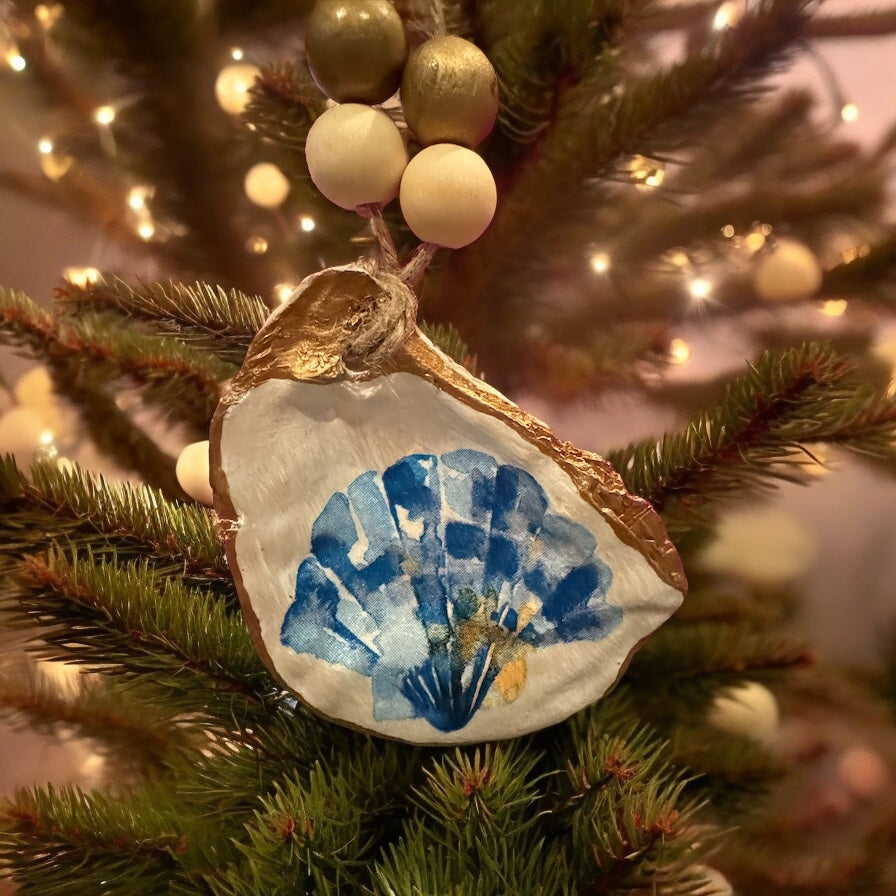 Coastal Charm - Scallop shell - The Sandy Santa